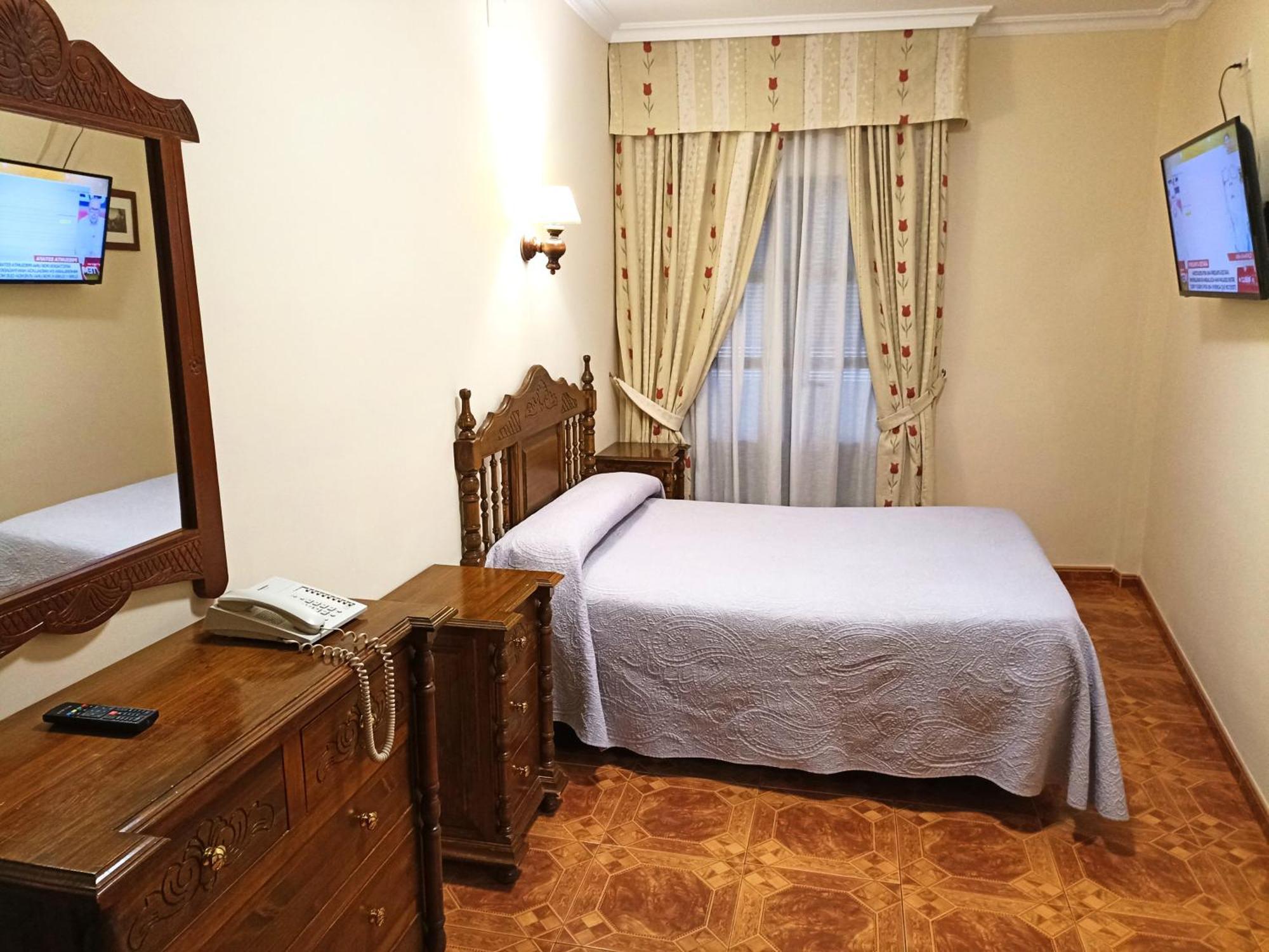 Hostal Bellido Montilla Exterior photo